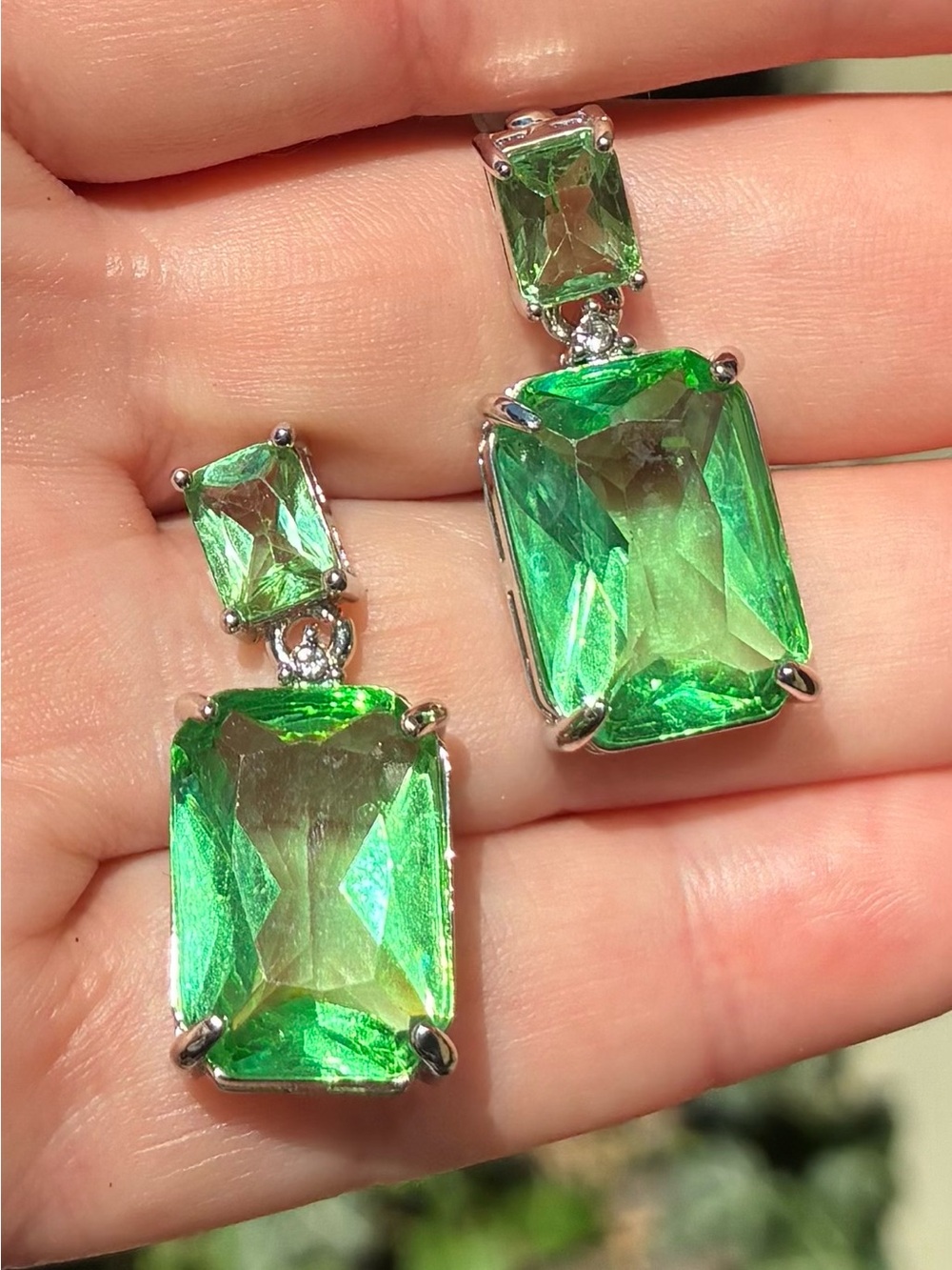 💚 Light Emerald Green Synthetic Zirconia Silver-Tone Drop Earrings